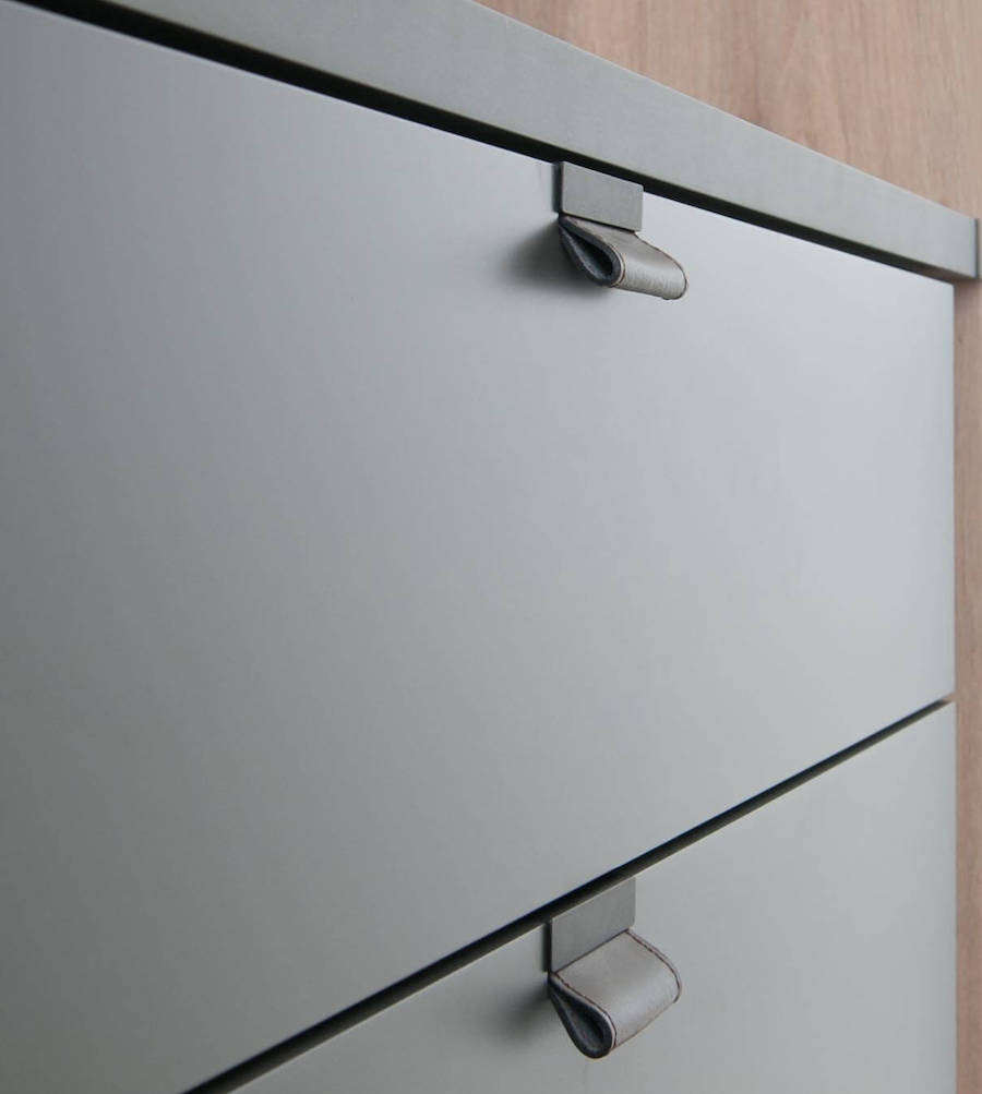 ALBED_CABARM_APRT_RI-VISTA_product_walk-in_closet_grey_lacquered_detail